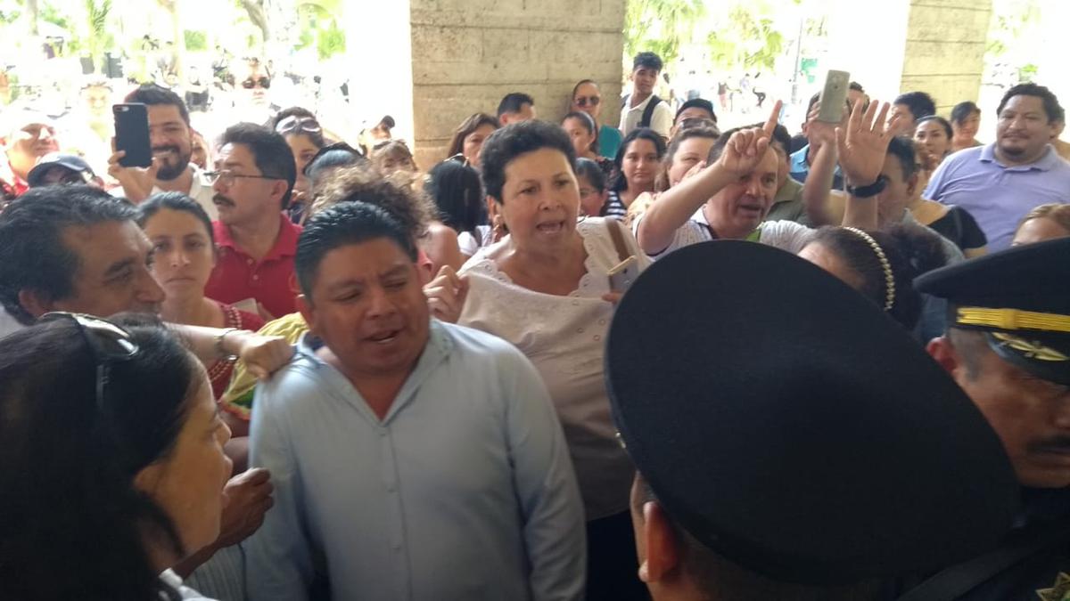 “Pseudolíder” magisterial ofrece llevar alborotadores y acarreados a las manifestaciones de jubilados del Isstey