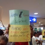 El presidente López Obrador llega a Mérida y lo reciben con protestas contra su “súperdelegado”