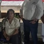 “Huacho” Díaz da nueva muestra de ineficiencia y falta de sensibilidad: obliga a ancianos y discapacitados a ir por su beca a pesar de su condición