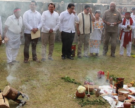 Revelan el trabajo discriminatorio y corrupto que realiza el delegado “Huacho” Díaz con los mayas de Yucatán