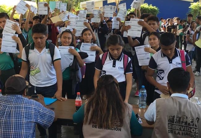 Padres de familia siguen inconformes con la respuesta de “Huacho” Díaz por el lío de las becas, “no basta una disculpa”