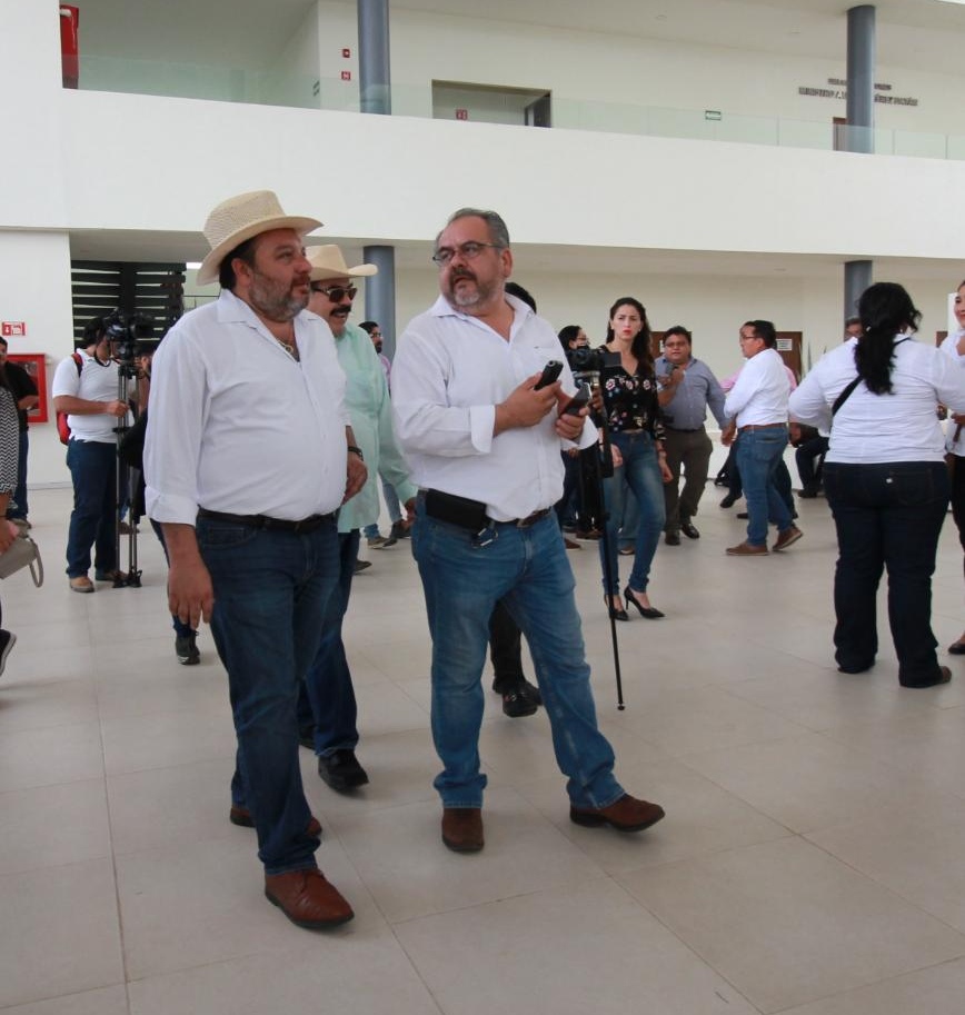 Dejan solo a “Panchito” Torres en su protesta de alcaldes del PRI