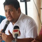 Denuncian corrupción en las becas que reparte “Huacho” Díaz Mena