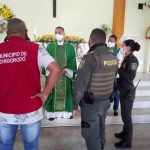 En Colombia dejan que haya fiestas pero intentan detener la misa dominical