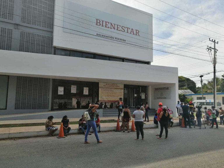 Protestan contra Huacho Díaz Mena