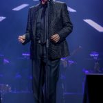 Polémica por el concierto de Raphael con 5 mil asistentes pese a la pandemia