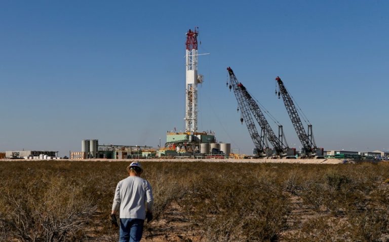 Los precios del Petróleo caen ante el alza de inventarios