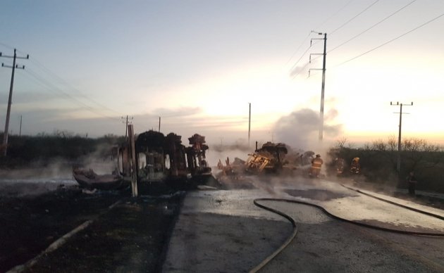 Tragedia en Nuevo León, 12 muertos por choque entre pipa de combustible y camión de transporte público