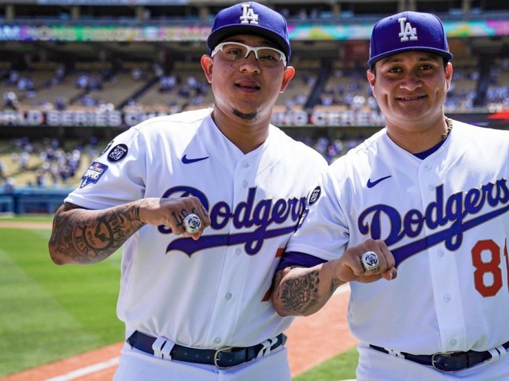 Con diamantes y zafiros, los Dodgers reciben anillo conmemorativo de la Serie Mundial