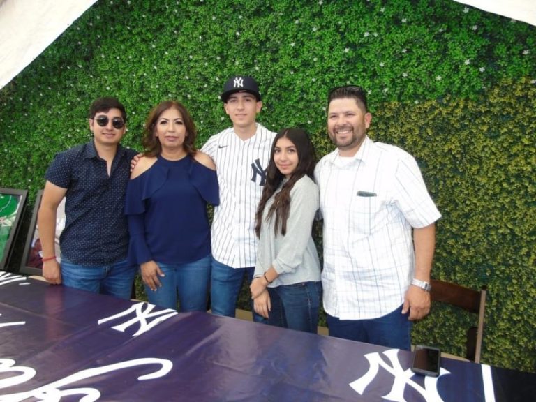 Los Yankees de Nueva York firmaron al lanzador de los Leones de Yucatán, Luis Serna