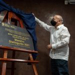 El matemático y astrónomo Eddie Salazar Gamboa recibe la presea de Maestro Distinguido 2021