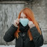 Incluso la gente joven y sana que ya ha pasado el COVID-19 puede volver a infectarse: la vacuna es imprescindible