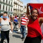 Miles de cubamos salen a protestar para pedir libertad y comida pero el régimen comunista los amenaza