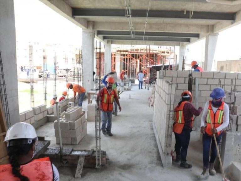 Supervisan avances en la construcción del Hospital General Naval en Progreso