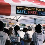 En Nueva York exigirán a los empleados vacunas o pruebas semanales de covid-19