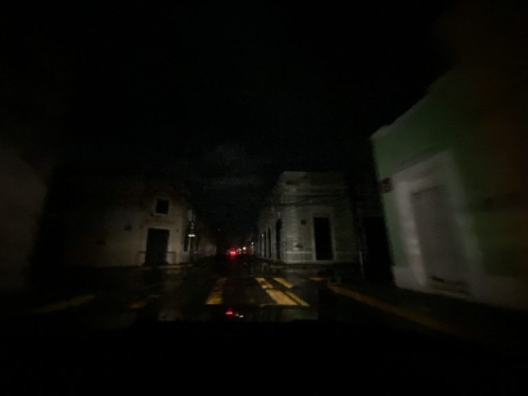 Siguen sin luz fraccionamientos y colonias de Mérida y zonas rurales en Yucatán