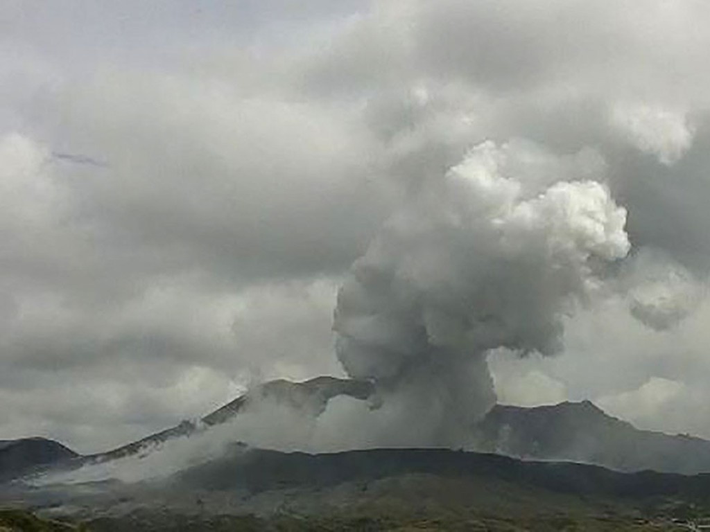 Otro volcán hace erupción, ahora el Monte Aso en Japón