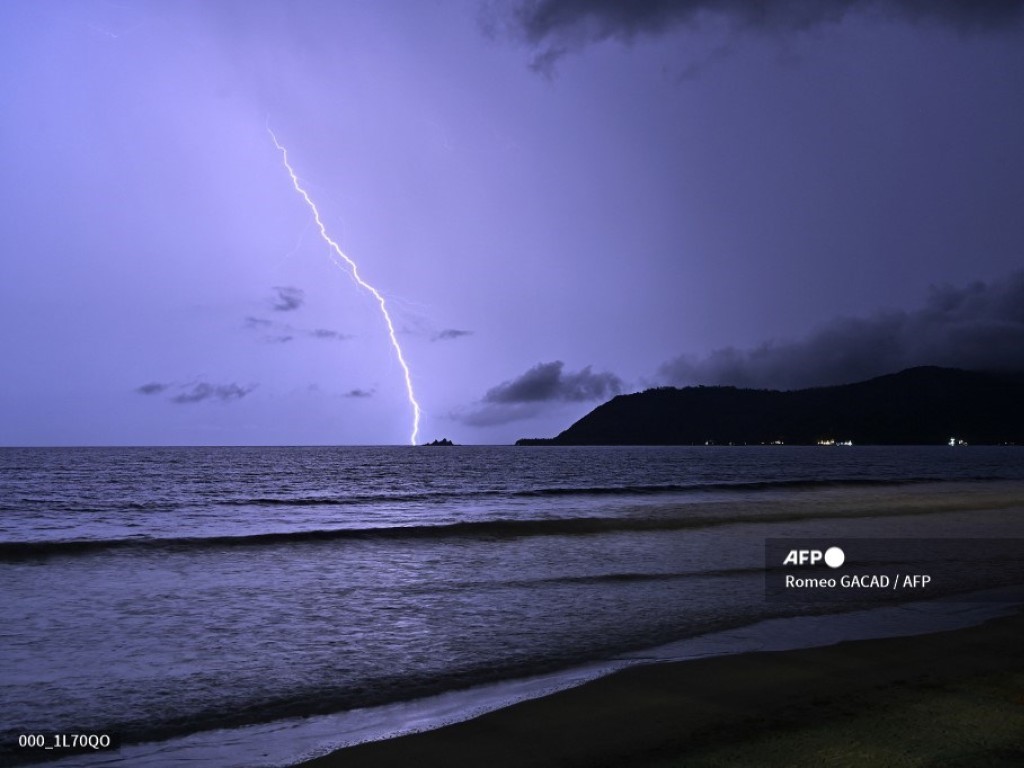 Una tormenta deja 250 mil hogares sin electricidad en Francia