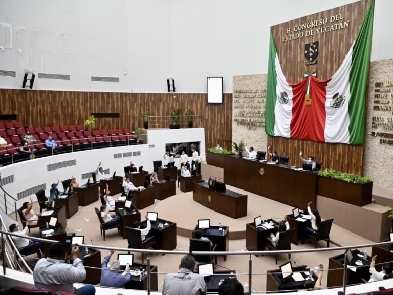 Homenaje al exgobernador Federico Granja Ricalde en el Congreso