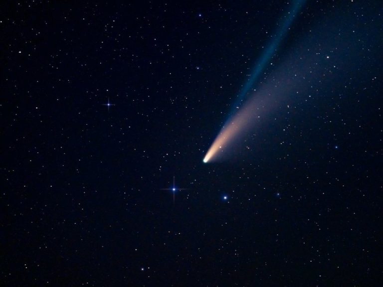 Se acerca el cometa Leonard a México acompañado de lluvia de estrellas