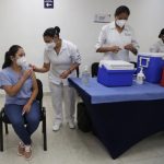 Personal de salud de hospitales públicos y de los privados que atienden área Covid recibirán vacuna de refuerzo contra el Coronavirus