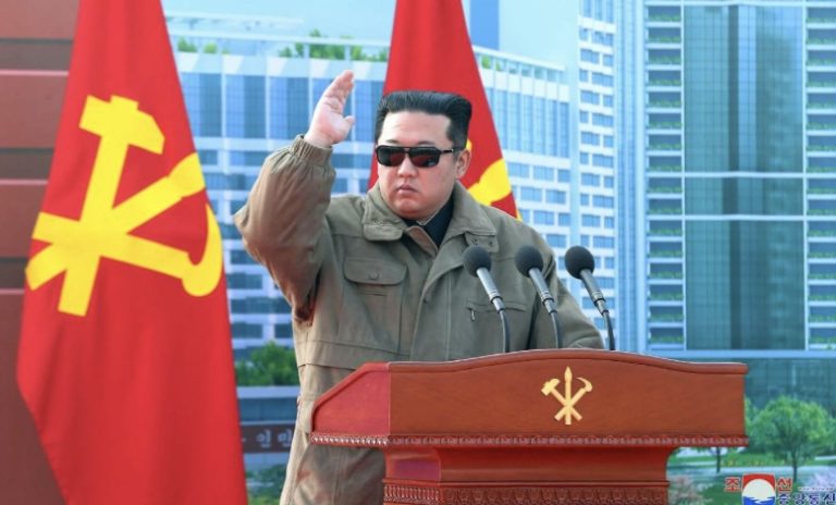 El dictador de Corea del Norte, Kim Jong-un, sentencia a trabajos forzados a jardineros porque sus plantas no florecen