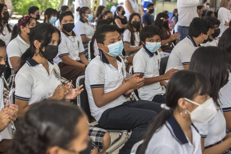 Clases presenciales fortalecen formación en secundaria