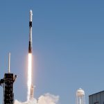 SpaceX lanza su primera misión turística al espacio: 3 visitantes por 55 mdd cada uno