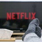 Netflix considera ofrecer planes más baratos y con publicidad, tras caída de usuarios