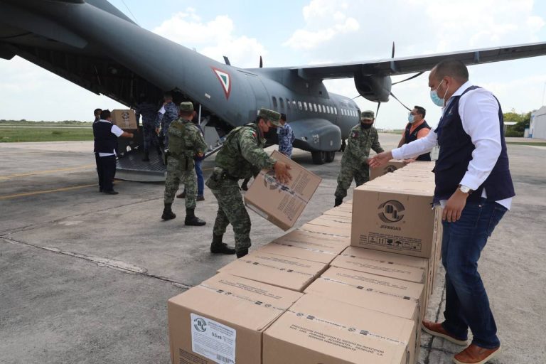 Un total de 80,500 dosis de la farmacéutica AstraZeneca llegaron a Yucatán para continuar protegiendo la salud de la población