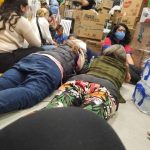 Tirados en el piso de un supermercado se protegen de las balas en San Cristóbal de las Casas
