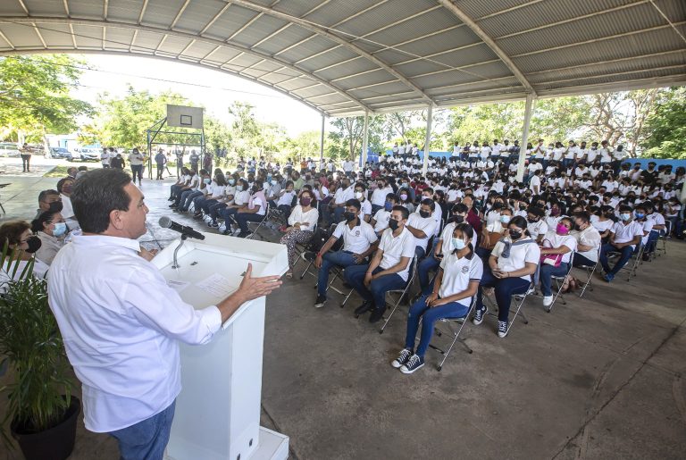 Tendrán Internet dos secundarias técnicas del poniente de Mérida