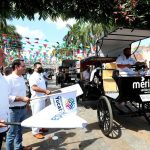 El Gobernador Mauricio Vila Dosal y el Alcalde de Mérida, Renán Barrera Concha, presentaron las calesas eléctricas que a partir de ahora brindan recorridos por la ciudad de Mérida