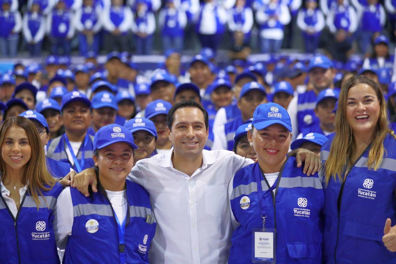 Reconoce el Gobernador Mauricio Vila Dosal el trabajo por un año de los Asistentes del Pueblo