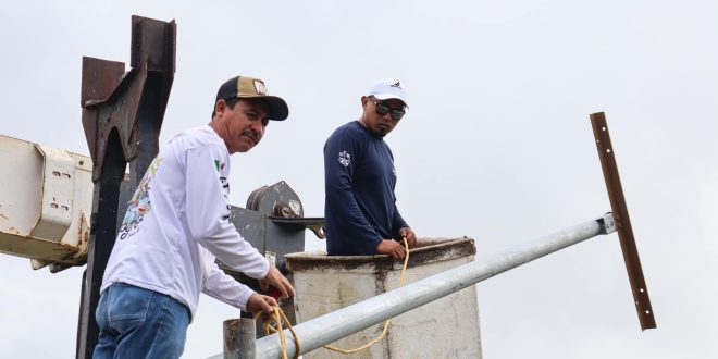 Ayuntamiento de Progreso instala reflectores en el campo deportivo de San Ignacio