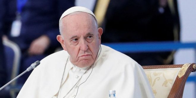 La salud del Papa Francisco vuelve a debilitarse; tiene “un poco de bronquitis”