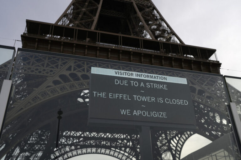 La Torre Eiffel, cerrada por huelga; Sindicatos acusan mala gestión financiera