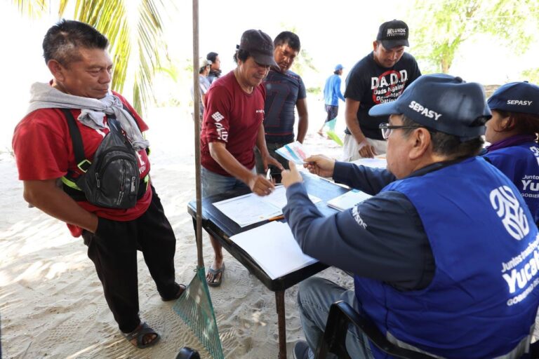 Comienza entrega de apoyos del programa de Respeto a la Veda del Mero a pescadores yucatecos