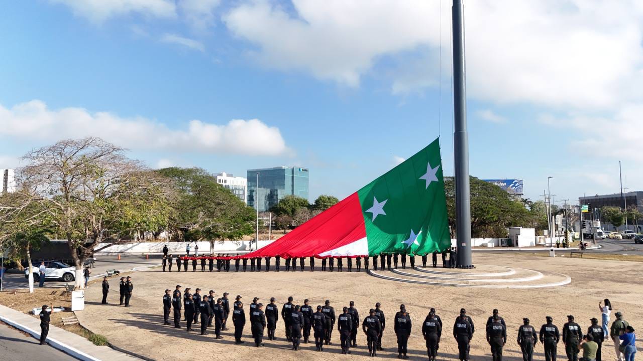 La bandera de Yucatán vuelve a ondear como símbolo de nuestra identidad