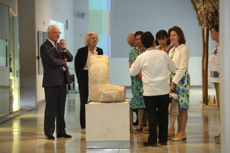 Los Reyes de Suecia finalizan su visita a Yucatán con un recorrido por el Gran Museo del Mundo Maya