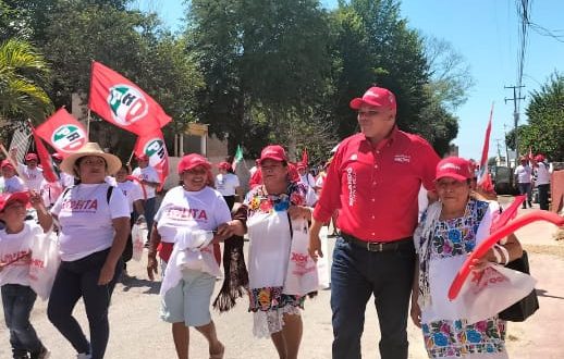 Rolando Zapata recorre calles de Abalá en el inicio de campaña de la candidata Lolita Ayala