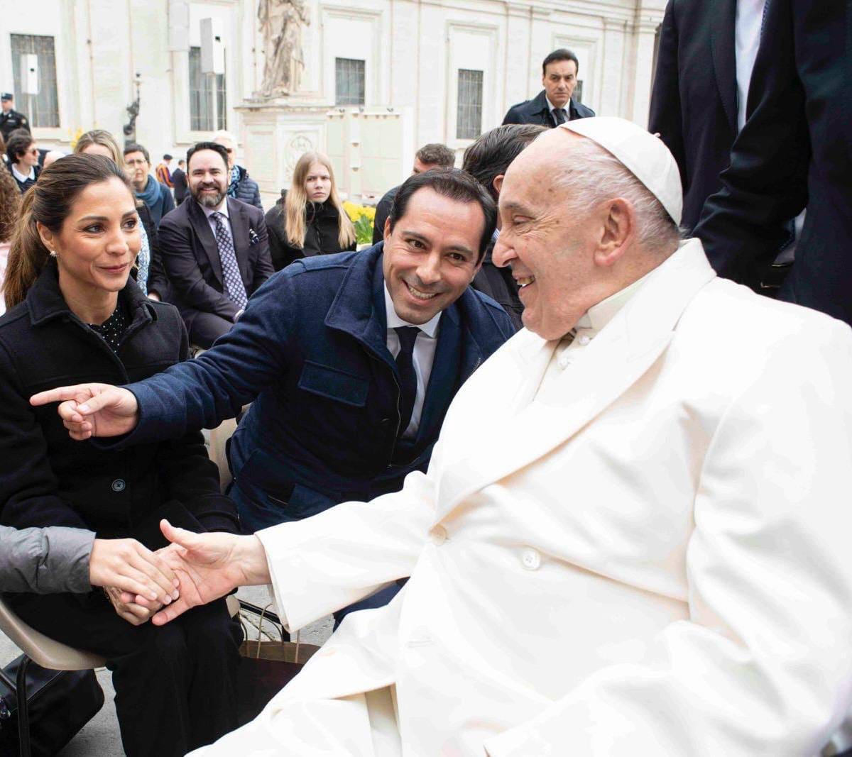 Vila, portador de las bendiciones del Papa Francisco para todos los yucatecos