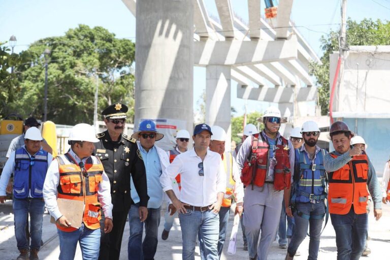 Supervisa Vila Dosal avances de la construcción del Viaducto Elevado de Progreso