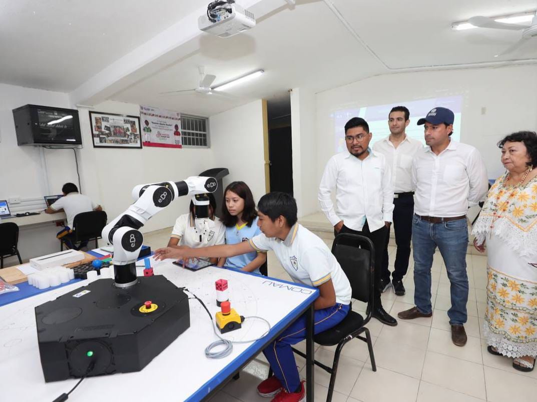 Vila Dosal realizó una gira de trabajo en el municipio de Valladolid