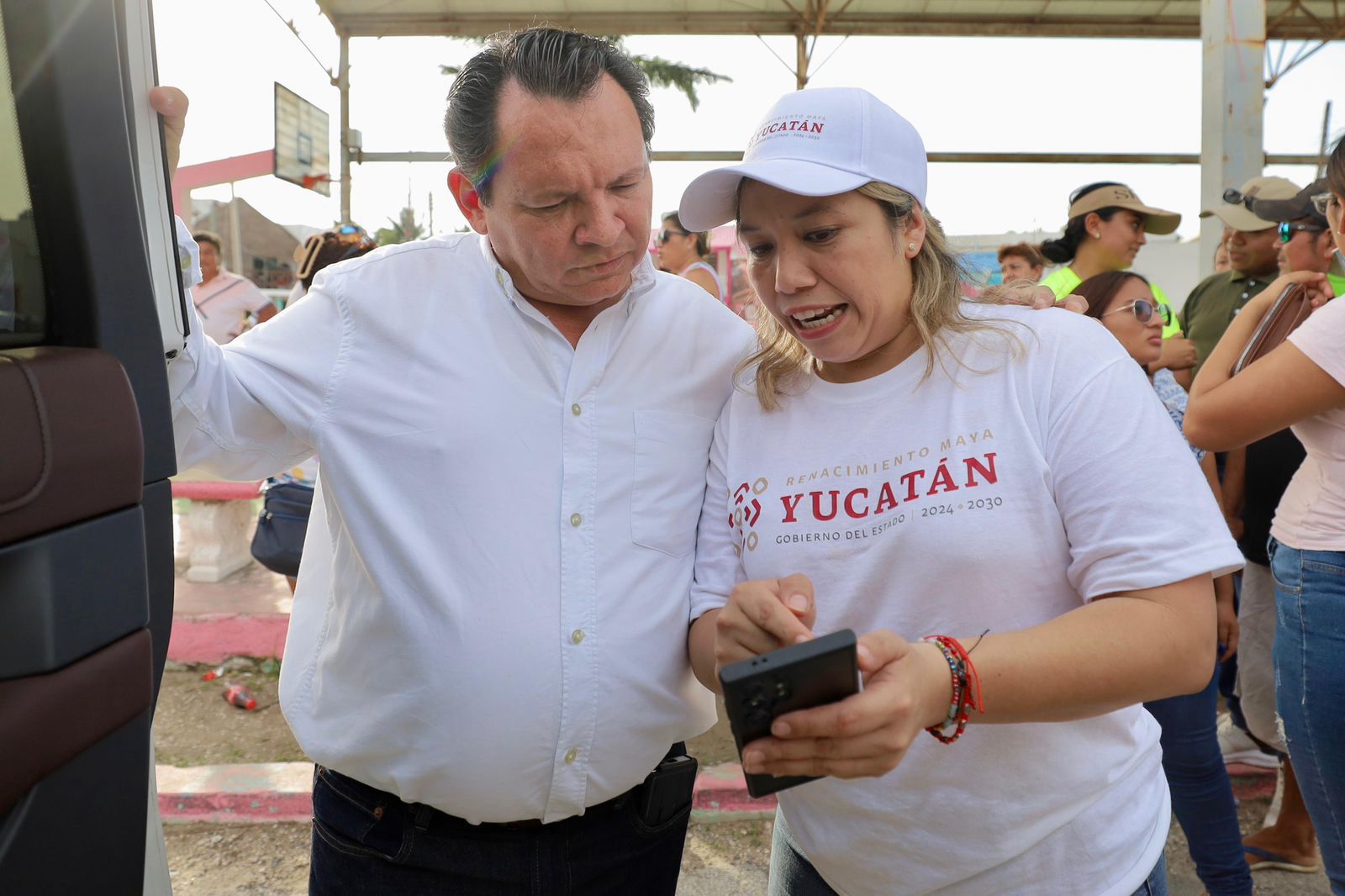 El Gobernador Huacho Díaz Mena agradece apoyo para afectados por Huracán Milton en Yucatán