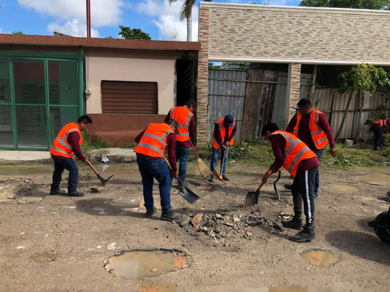 Arrancan jornada de bacheo en la colonia Delio Moreno, al sur de Mérida