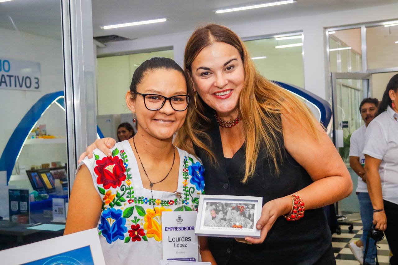 Impulsa Cecilia Patrón el emprendimiento de las juventudes meridanas.