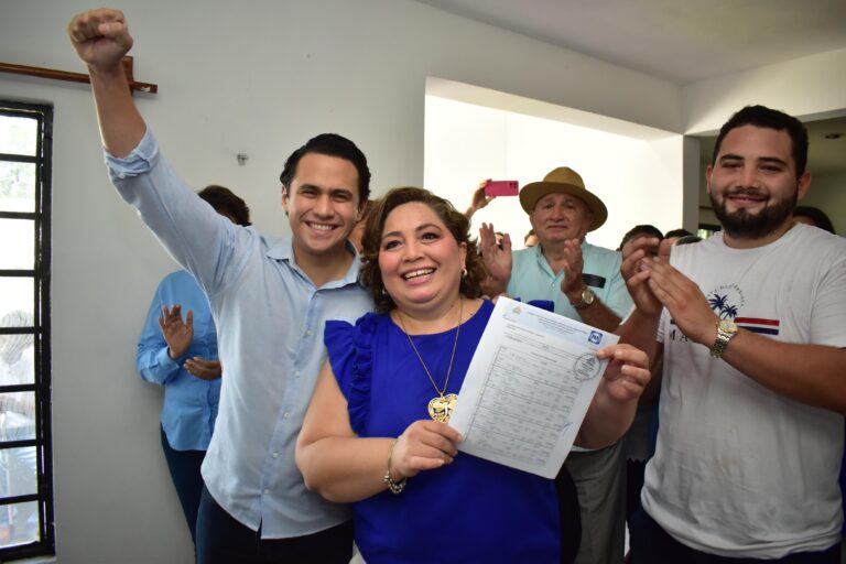 Maribel Tugores Vega se registra como candidata del PAN para la Presidencia Municipal de Izamal