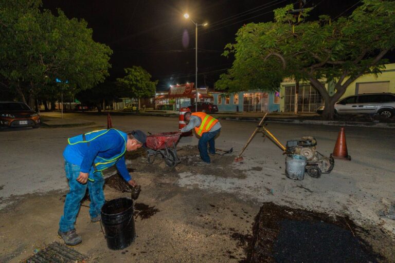 Dan inicio las jornadas nocturnas de bacheo