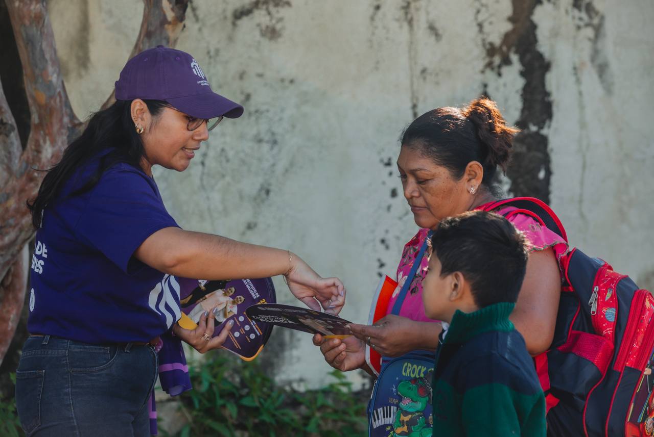 Brigadas del Ayuntamiento recorren las 47 comisarías con la campaña “En Mérida tienes una aliada”